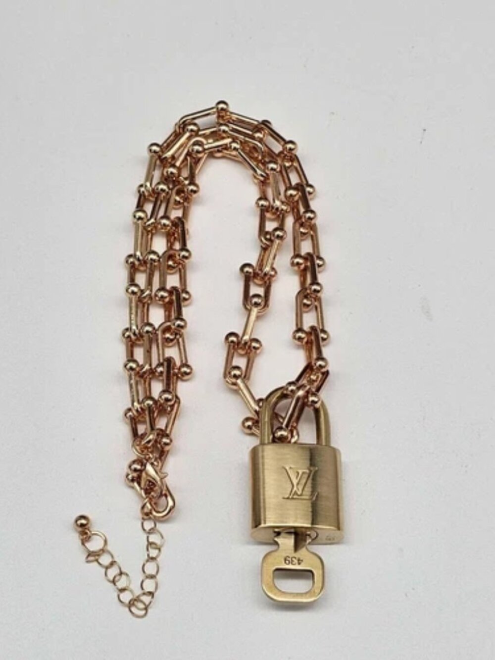 Gold-Plated Necklace with Authentic Louis Vuitton Padlock - Picture 3 of 11
